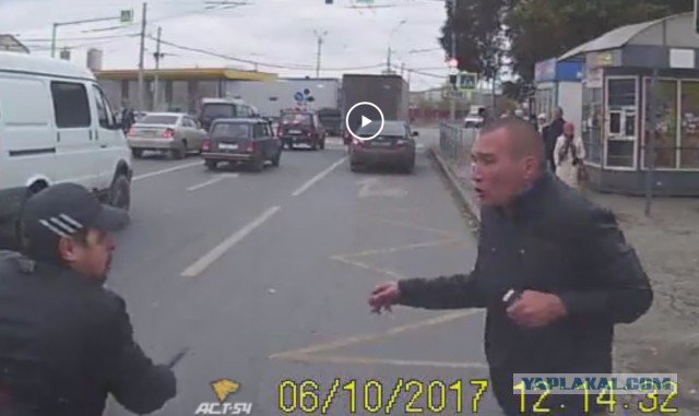 Вор попытался украсть борсетку из открытого автомобиля