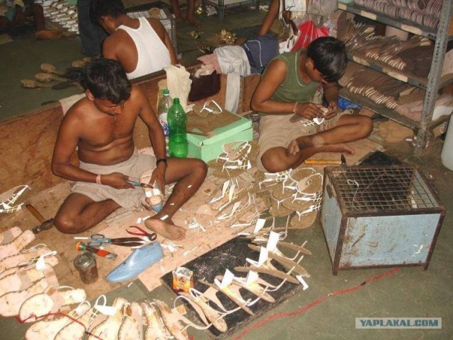 Обувное производство в Индии (25 фото)