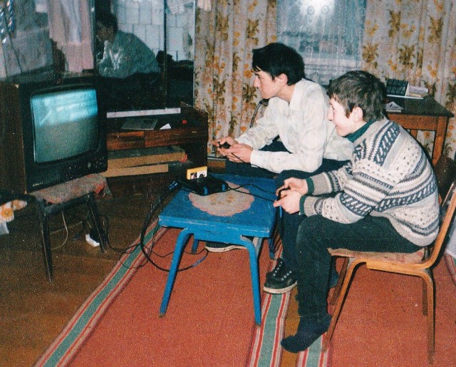Домашняя игровая атмосфера 90-х