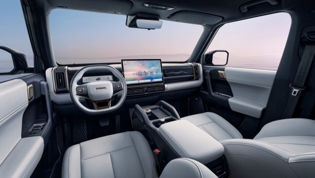 Китай, да прекрати уже, это провокация! Не может новый кроссовер стоить один миллион рублей!