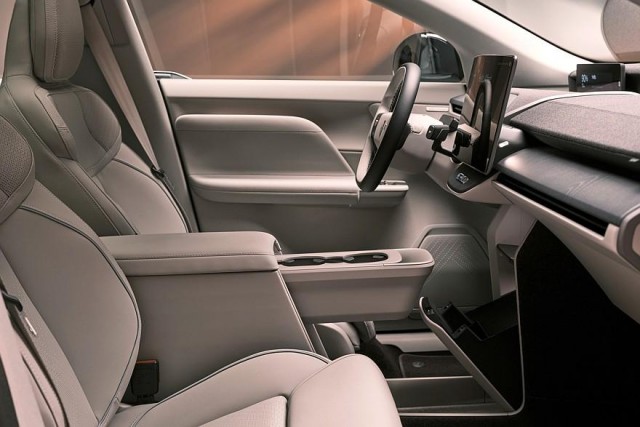 Новый Volvo EX60: без дверных ручек, до 810 км на одной зарядке, есть версия Cross Country