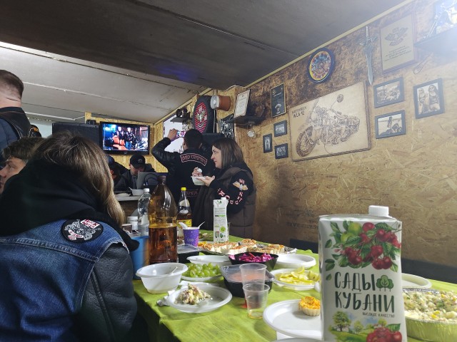 А почему женщин раздражает "являющийся на диване" муж?