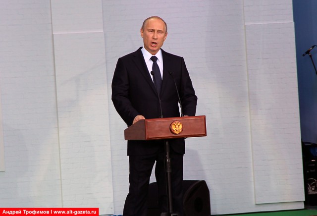 Уникальные кадры с приземлением и выходом Путина