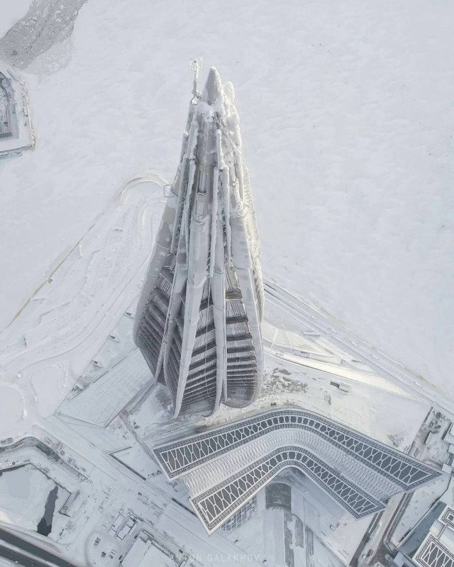 Так выглядит небоскреб «Лахта Центр» в дни суровых морозов