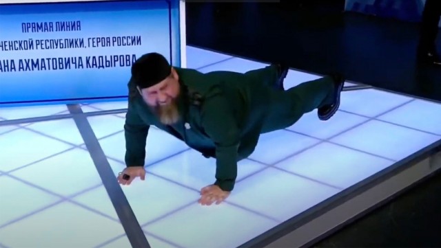 В Перми школьница установила мировой рекорд по отжиманиям среди женщины. Девочка отжалась 1501 раз