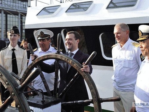 Медведев у руля