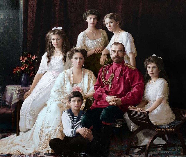 Московская художница Ольга Ширнина раскрасила более 2000 старых фотографий