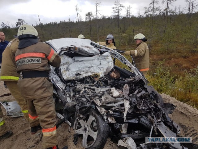 Шокирующие кадры ДТП в ХМАО. Мужчина с двумя дочерями и женой попал под грузовик