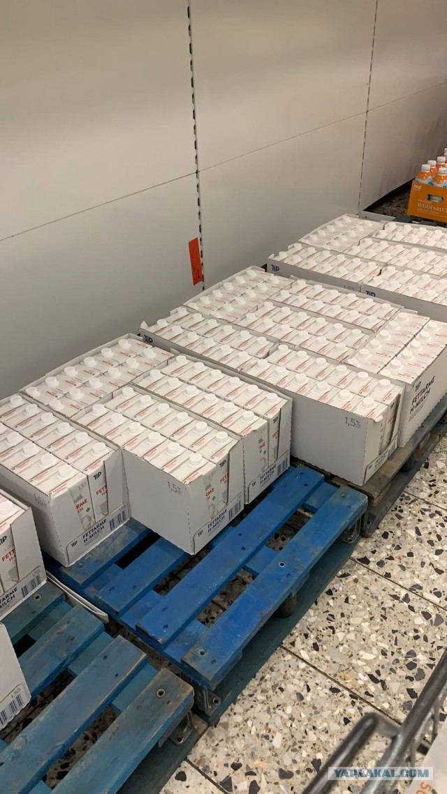 Продуктовые магазины в Дюльмене. Германия, земля Северная Рейн-Вестфалия