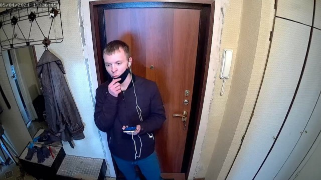 В Екатеринбурге попал на видео мошенник, выманивший у бабушки деньги