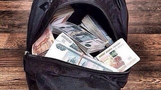 Полиция ищет мужчину, нашедшего рюкзак с 400 000 рублей