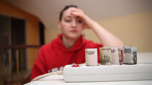 По большим счетам: долги россиян за ЖКУ приблизились к 900 млрд рублей