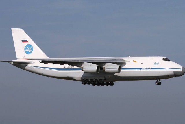 Шасси транспортного самолета Ан-124-100 «Руслан» загорелось во время посадки в аэропорту Минеральных Вод