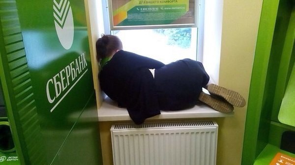 Решила вздремнуть на рабочем месте?