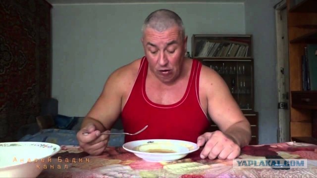 Питерский боец-профи избил свою девушку за отказ сварить суп.