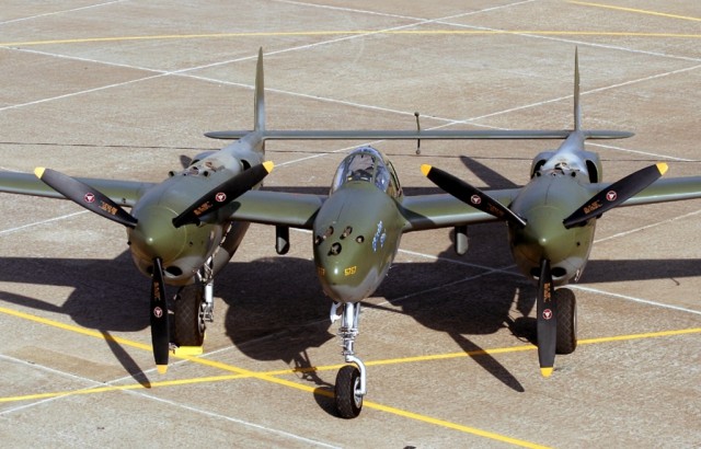 Многоцелевой истребитель P-38 «Lightning»