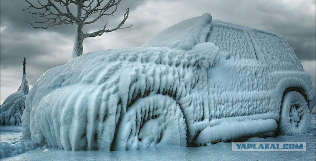Автомобили, превращенные морозами в произведения искусства