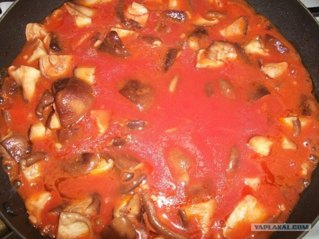 Томатный суп с грибами