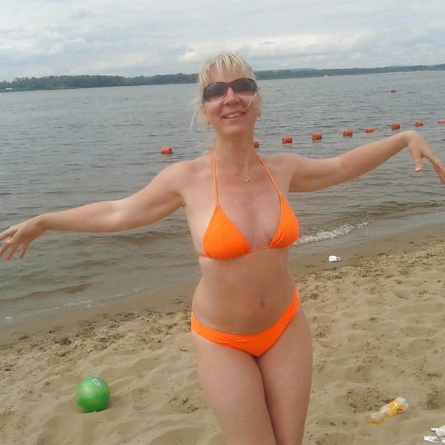 Чарует каждого их взгляд, и им к лицу любой наряд