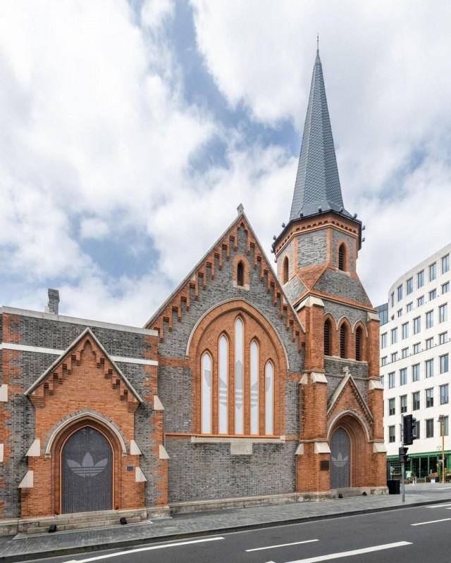 Adidas забрендировал церковь в Шанхае, чтобы провести там модный вечер для своего бренда Originals