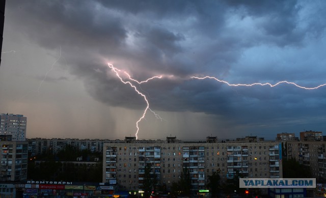 Удар молнии в Останкинскую телебашню