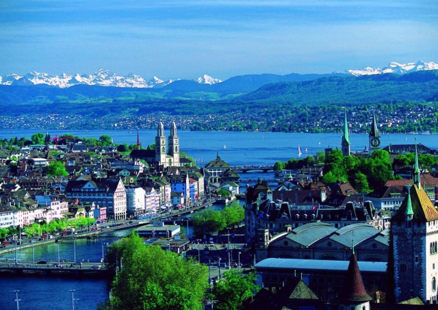 Швейцария вынесла на референдум вопрос о безусловном доходе в 2500 франков в месяц для всех граждан