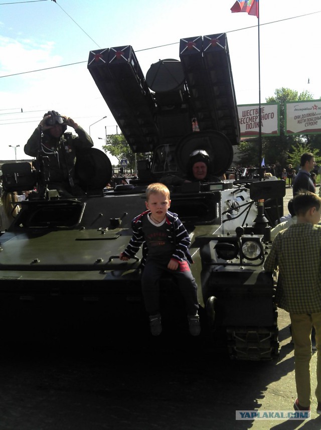 Парад победы в Луганске