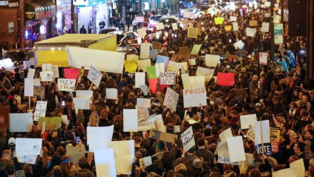 Тысячи человек приняли участие в акциях протеста против Трампа в США