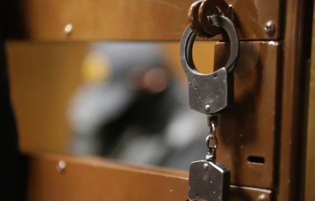 Иркутского судью застали за сексом с подростком в машине