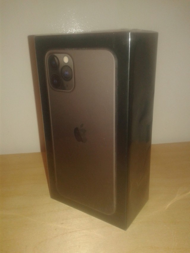 Продаю IPhone 11Pro 64 Gb Space Grey (МСК)