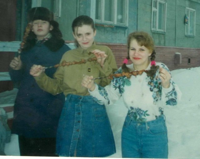 Девушки передают привет из 90-х
