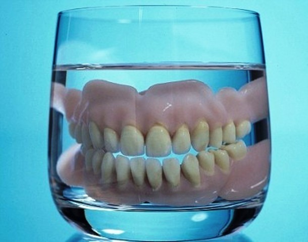Проблемы с зубами у предпенсионеров настолько большие, что лишают их возможности работать и достойно жить
