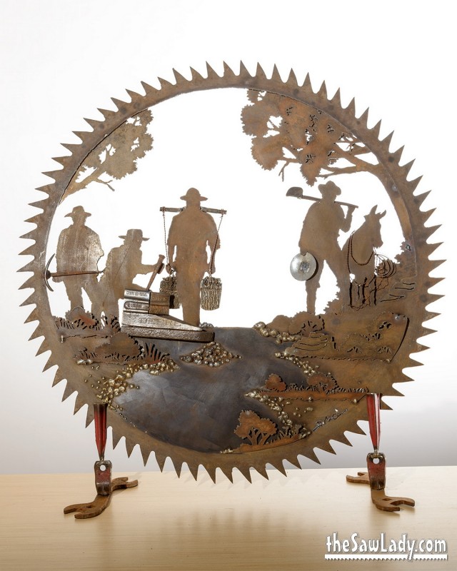 Художница создает потрясающие скульптуры из металлолома