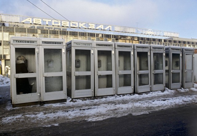 У автовокзала, 1993 год, Москва