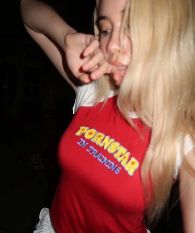 Девушка 2007 года рождения заработала миллион долларов на OnlyFans за три часа