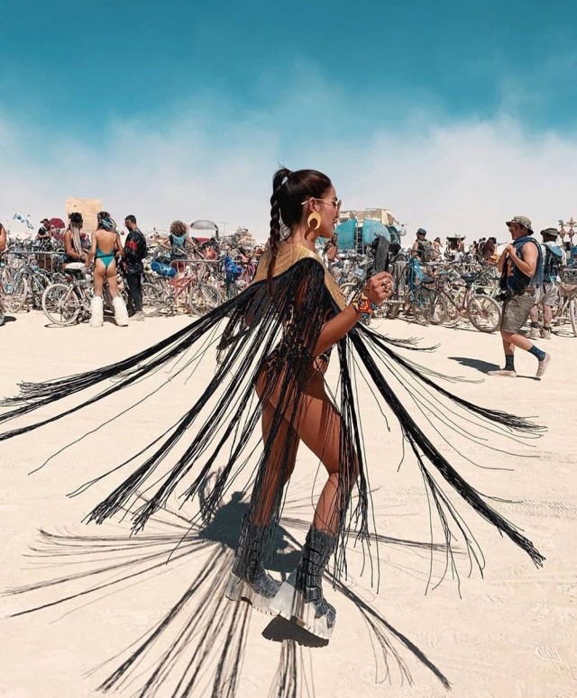 Подборка мадамов с фестиваля Burning Man