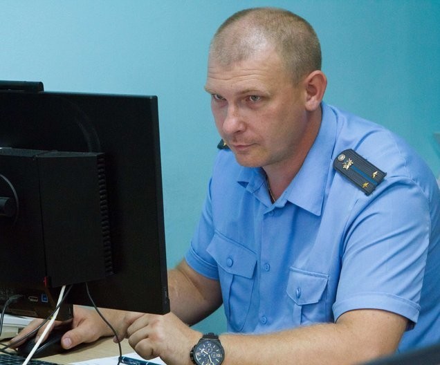 В Ачинске судебный пристав нашел должницу в соцсетях, позвал на свидание и увез в отдел