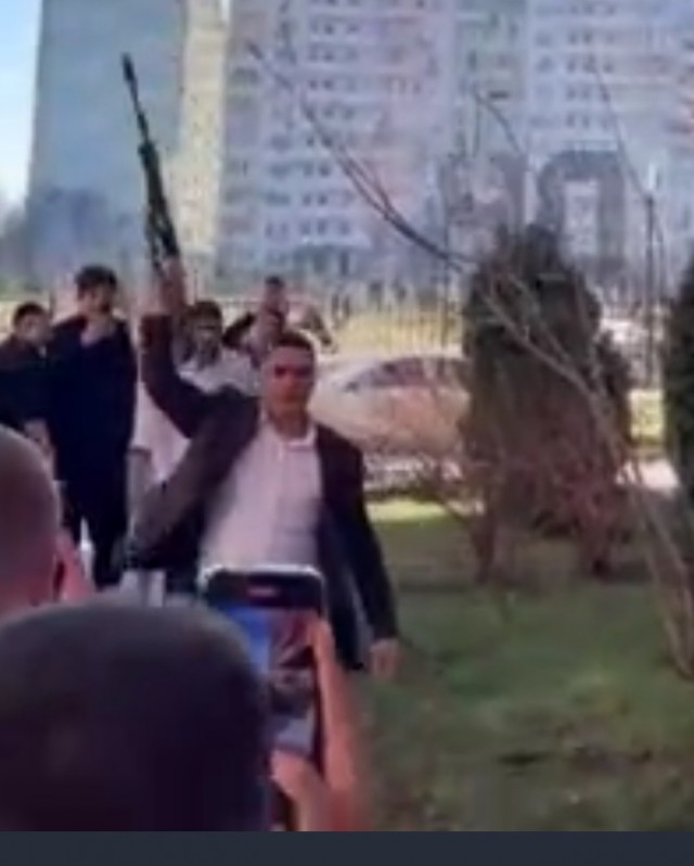 Мужчина, стрелявший в воздух на краснодарской свадьбе, извинился