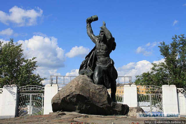 Какие прозвища дают памятникам в России