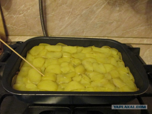 Картофельная запеканка с начинкой.