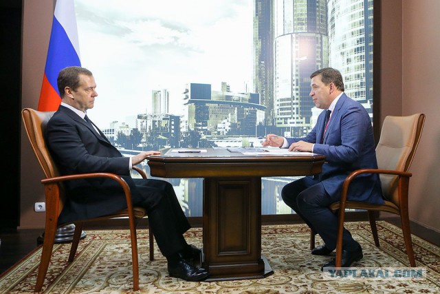 Медведев поддержал идею объединения детсадов и школ