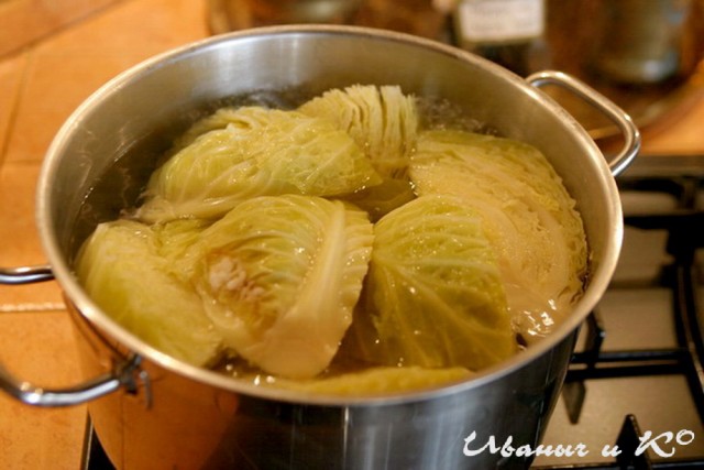 Щницель ... из капусты, Зато с ореховым соусом