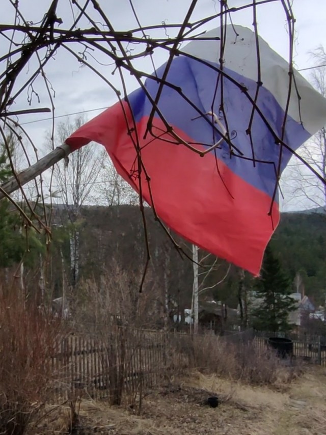 Всегда на майские флаг ставлю