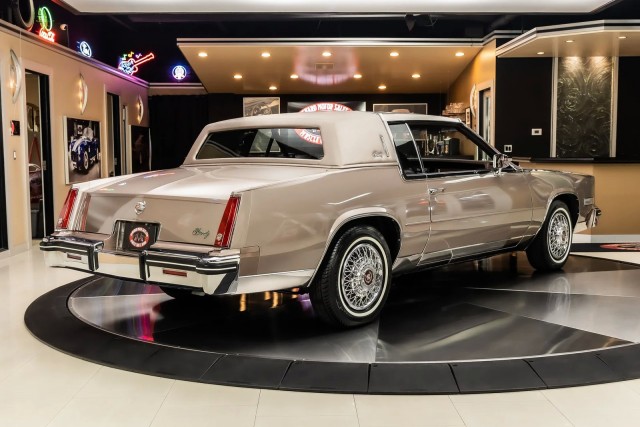 Мужчина 40 лет не вспоминал, что в его гараже стоит редкий Cadillac 1984 года