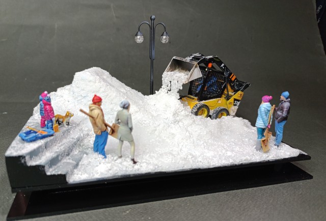 Маленький помощник в нашем дворе .