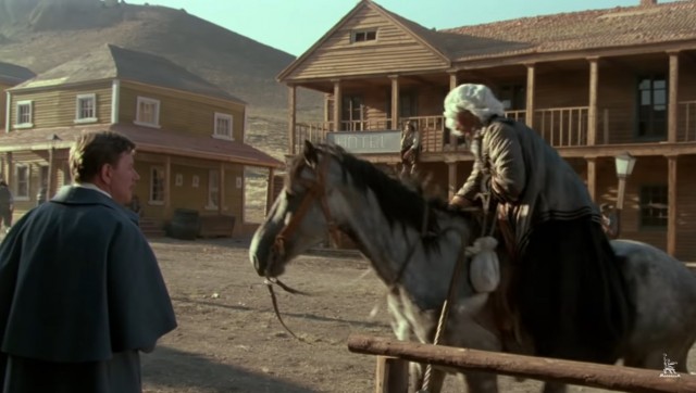 Для Америки это обычное явление. Огромные винтовочные патроны в обычном револьвере.