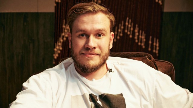 Бизнесмен и бывший сенатор Умар Джабраилов покончил с собой в гостинице в Москве.