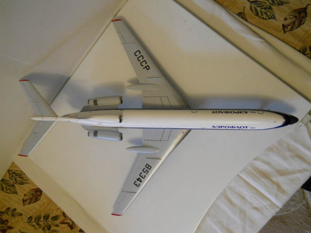 Деревянная модель Ту-154Б2
