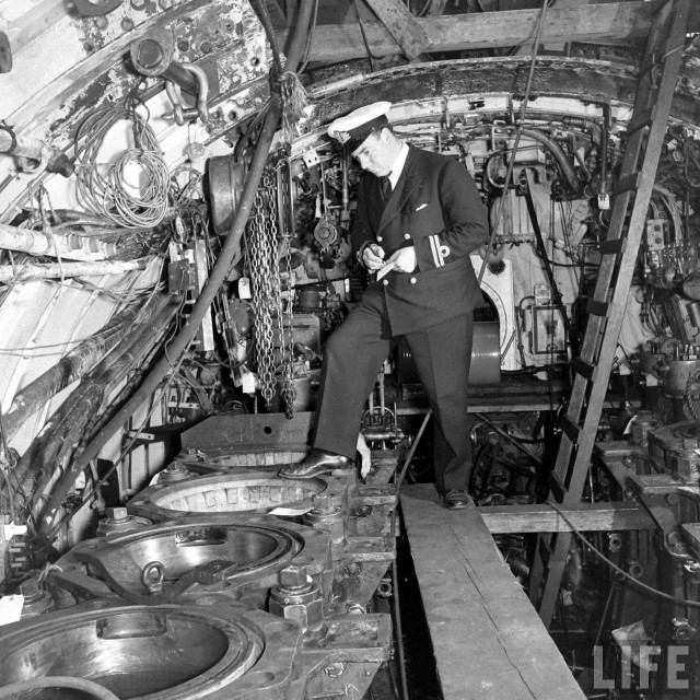 " Веселый Роджер" над субмариной