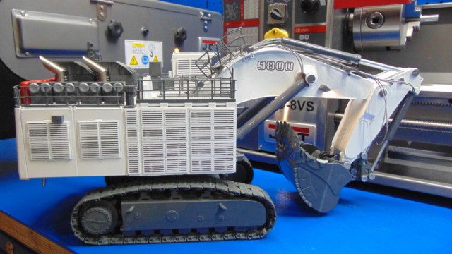 LIEBHERR R9800 Радиоуправляемая дилерская модель экскаватора в 50 масштабе